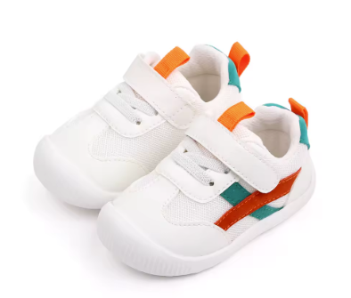 Baby shoes white